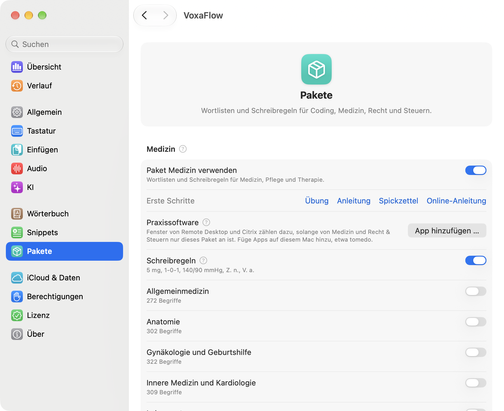 Die Seite Pakete in VoxaFlow mit eingeschaltetem Paket Medizin, der Zeile Erste Schritte, Praxissoftware, Schreibregeln und Wortlisten.